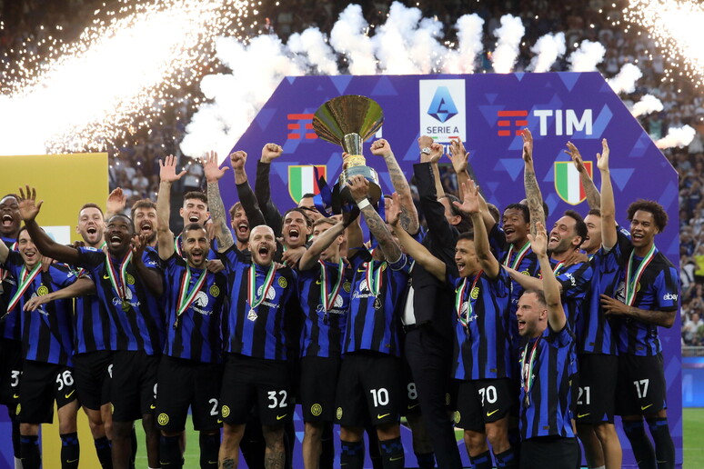 US Fund Oaktree Assumes Ownership of Inter Milan